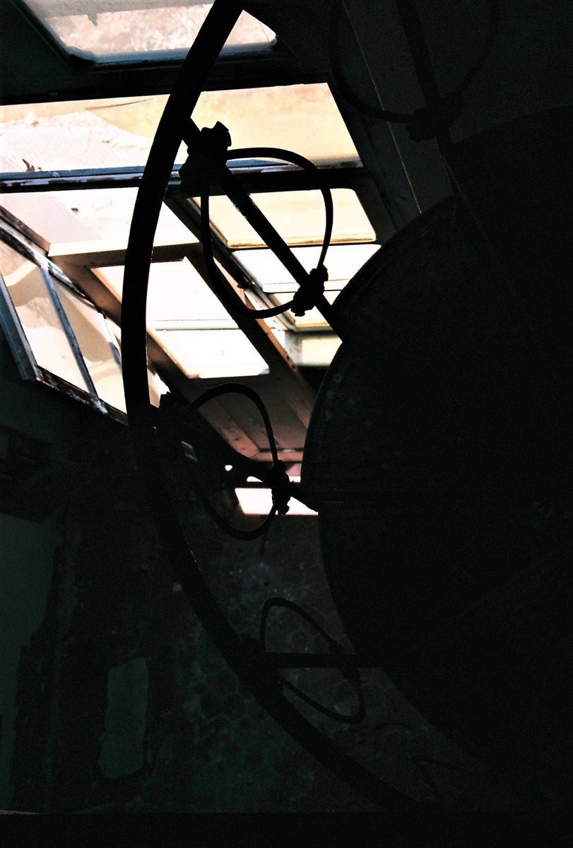 11. Σκάλα Έπαυλης Τσιγαδά, κατεβαίνοντας από την οροφή, 2019